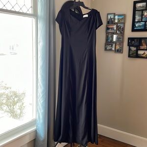 Black short sleeve choir dress, size 8